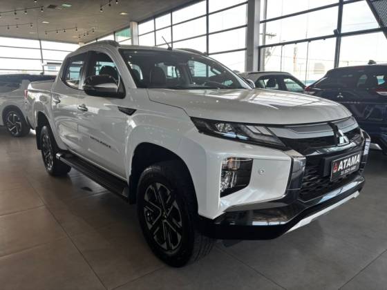 MITSUBISHI L200 TRITON 2.4 16V TURBO DIESEL SPORT HPE-S CD 4P 4X4 AUTOMÁTICO